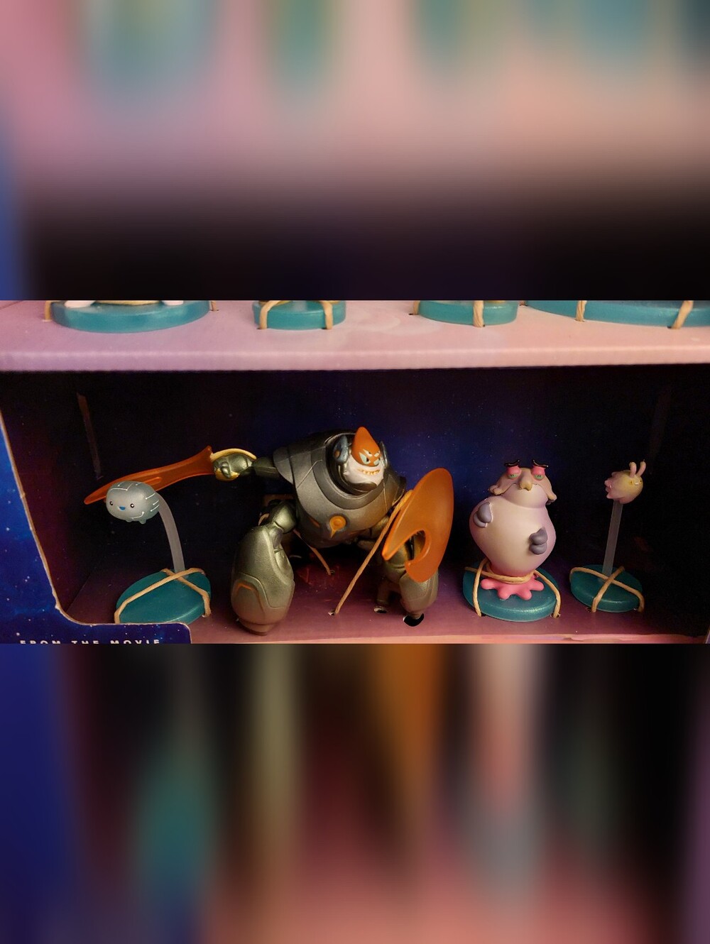 Elio Figurine Set - Purple & Pink Character Playset - Picture 3 of 11